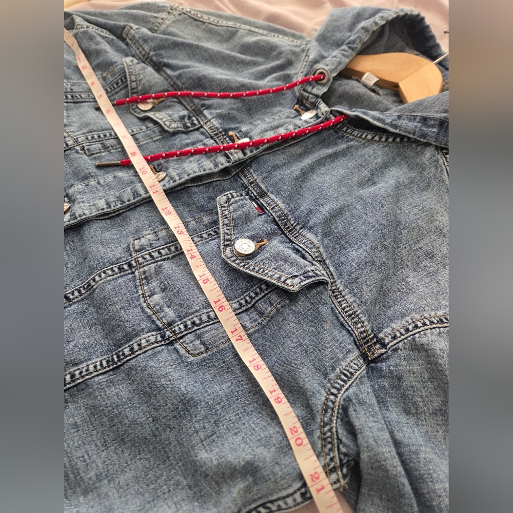 Y2k Tommy Hilfiger Light Blue Denim Hooded Jean Jacket with Red Drawstrings - Picture 7 of 7